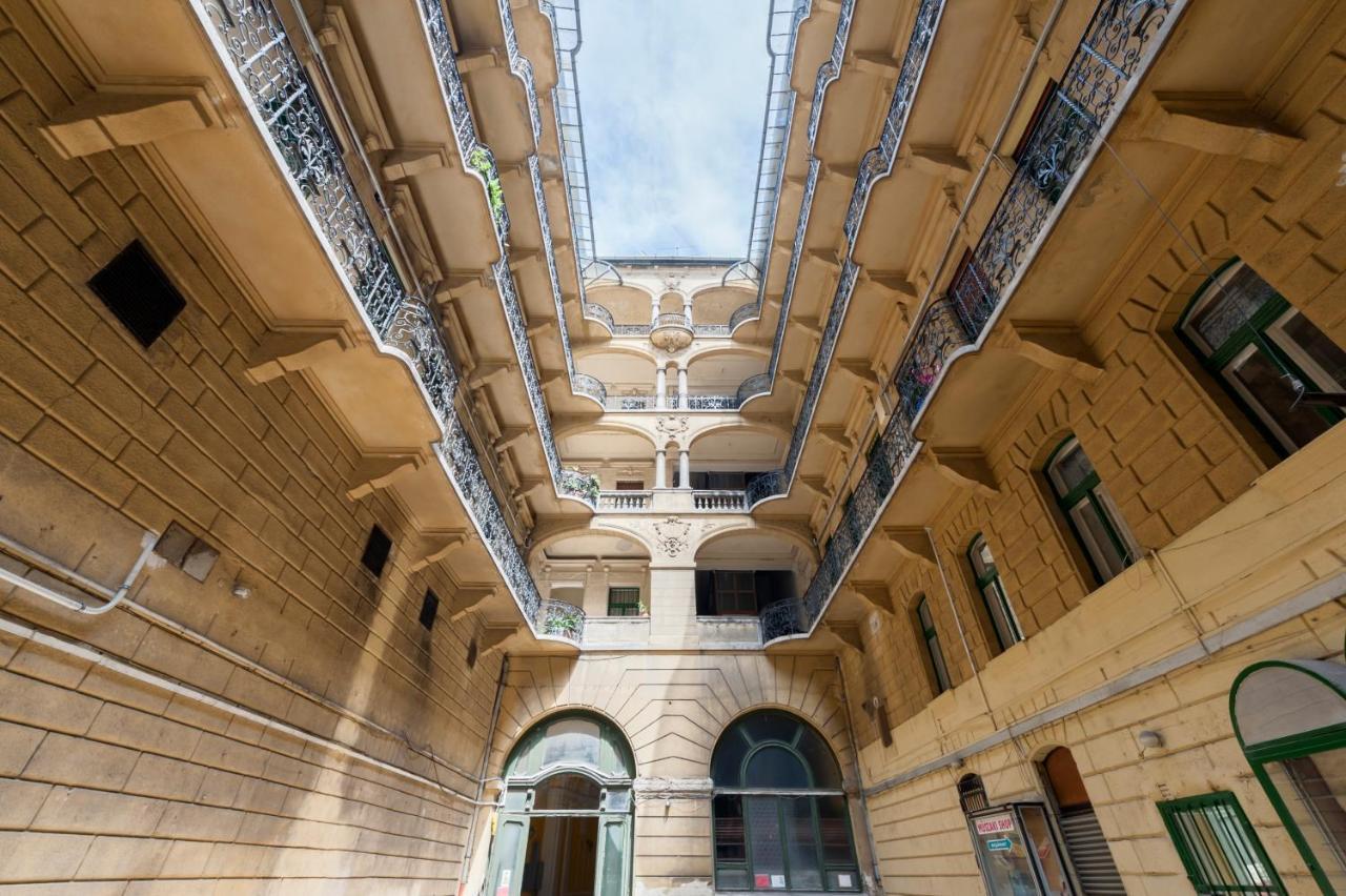 Central Seven Erzsebet Krt Budapest Extérieur photo