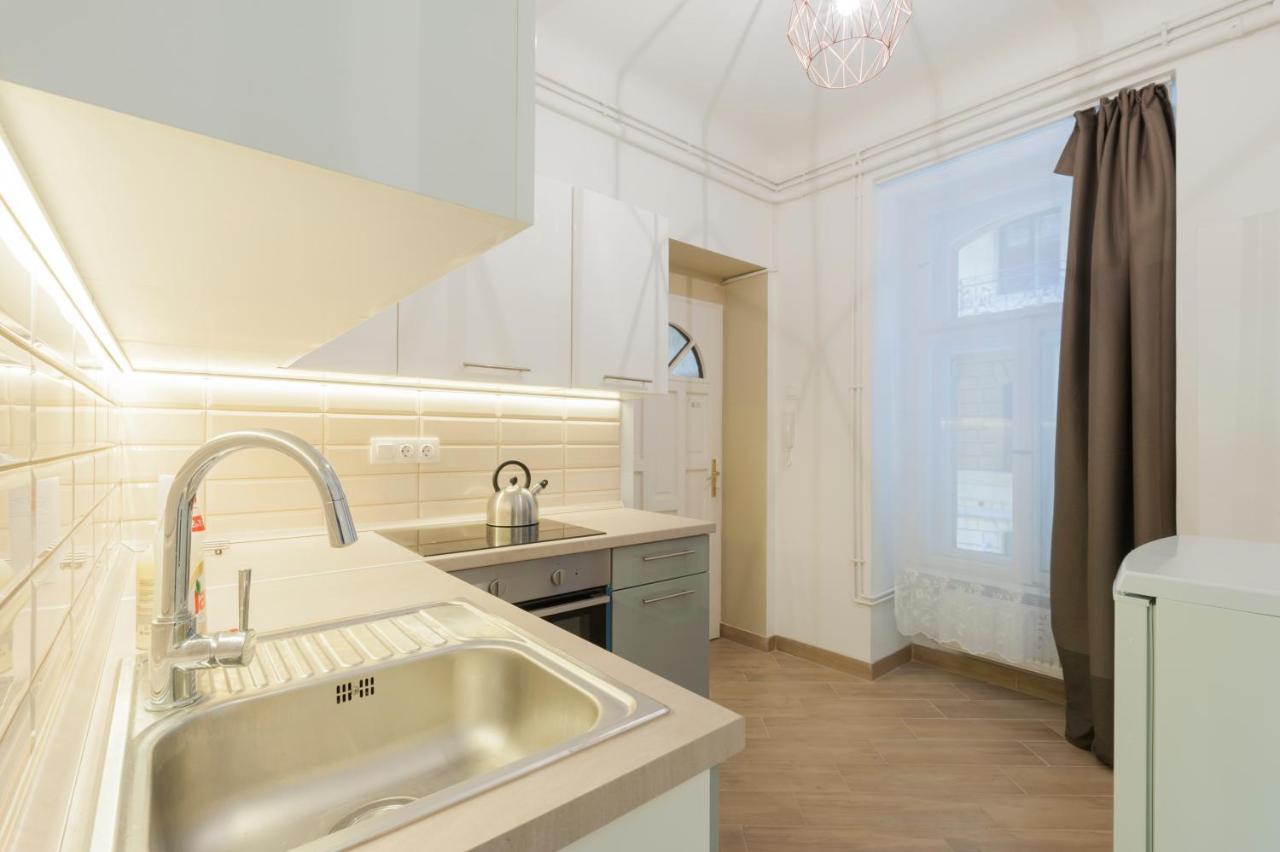 Central Seven Erzsebet Krt Budapest Extérieur photo